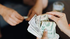 How to Teach Teenagers to Manage Allowance and Prepaid Cards Responsibly