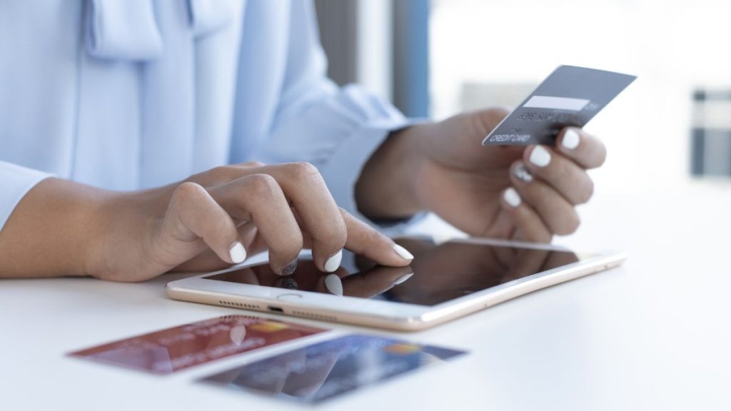 Credit Cards with AI-Personalized Benefits: A 2025 Trend in the U.S.