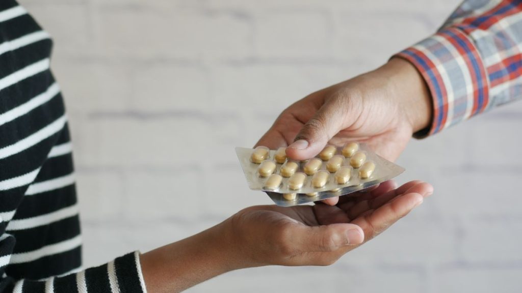 How to Organize Your Finances Amid Rising Healthcare and Medication Costs in the U.S.